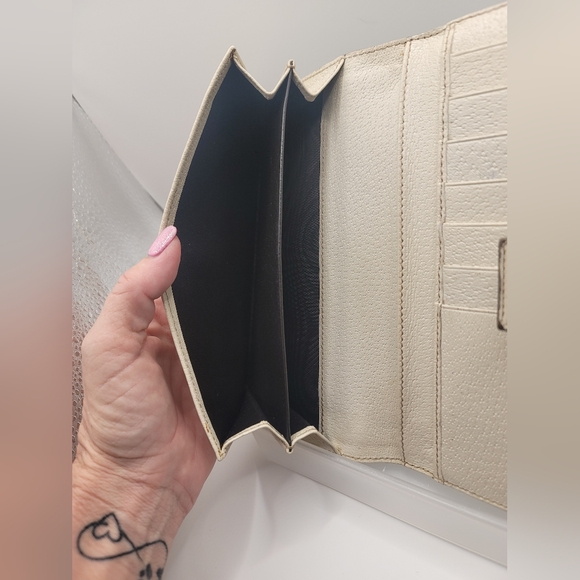 GUCCI GG CANVAS CHARMY CONTINENTAL WALLET - Picture 11 of 13